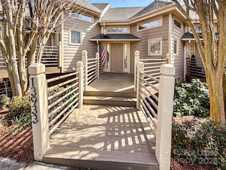 13933 Queens Harbor Rd, Charlotte, NC 28278
