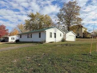 1200 6th Ave NE, Independence, IA 50644