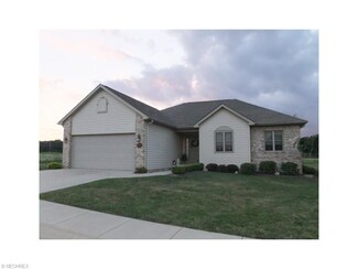 196 Stonehaven Dr, Columbiana, OH 44408