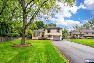 60 Lyon Rd, Waldwick, NJ 07463