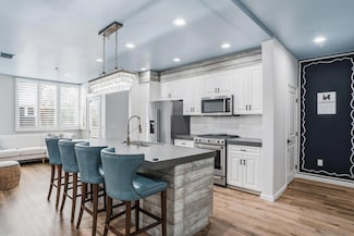 687 S Coast Hwy 101 Unit 216, Encinitas, CA 92024