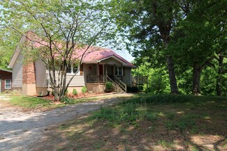 2106 Jock Rd, Bee Spring, KY 42207