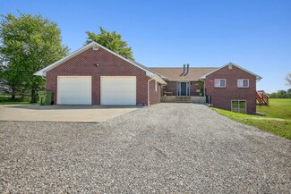 71 2150 N, Mahomet, IL 61853