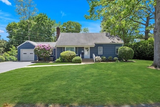 411 8th Ave, East Northport, NY 11731