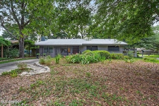 50 Choctaw Cir, Ocean Springs, MS 39564