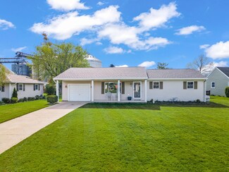 415 Debra Dr, Botkins, OH 45306