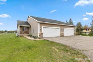 4389 18th St, Dorr, MI 49323