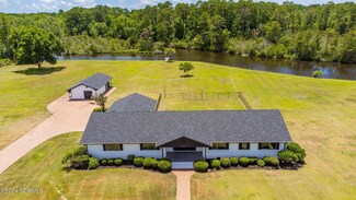 910 Elaine Dr, Jacksonville, NC 28546