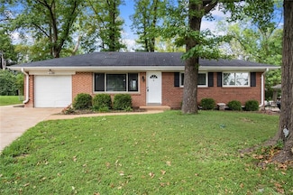 9731 Twincrest Dr, Saint Louis, MO 63126