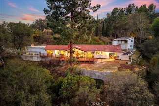 3845 Hampstead Rd, La Canada Flintridge, CA 91011
