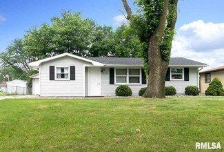 2418 12th St, Silvis, IL 61282