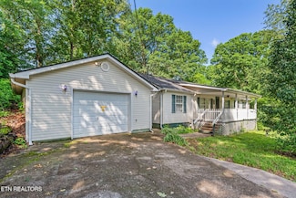 348 Beechwood Ln, Clinton, TN 37716