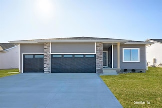 9665 Thorton Dr, Johnston, IA 50131