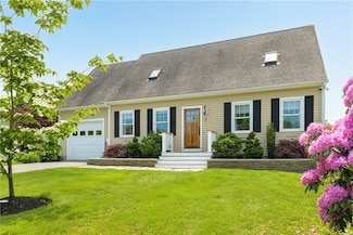 7 Maloney Ln, Middletown, RI 02842