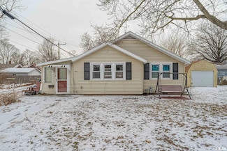 915 Peoria St, Lincoln, IL 62656