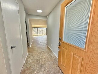 784 Peninsula Ct, Ann Arbor, MI 48105