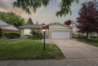 25568 Kinyon St, Taylor, MI 48180