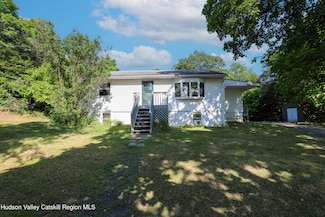 17 Cedar Dr, Lake Katrine, NY 12449