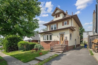 577 New Jersey Ave, Lyndhurst, NJ 07071