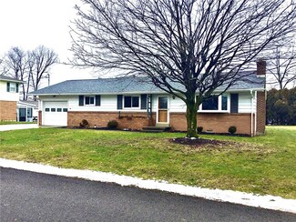 1056 Maple Dr, Kittanning, PA 16201