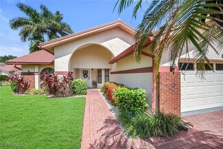 581 Country Walk Ct, Naples, FL 34104