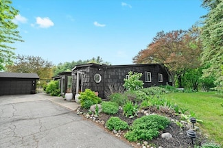 2865 Steeple Hill Rd, White Lake, MI 48383
