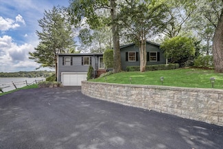 5528 W Lake Shore Dr, Wonder Lake, IL 60097