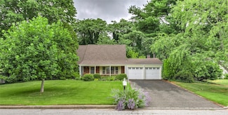 51 Hastings Dr, Stony Brook, NY 11790