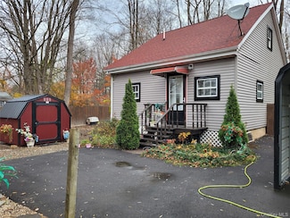 318 Maple St, Kerhonkson, NY 12446