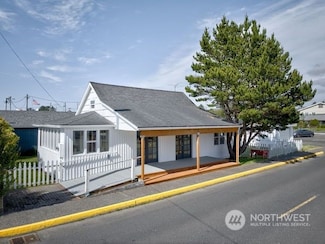 106 5th St SE, Long Beach, WA 98631