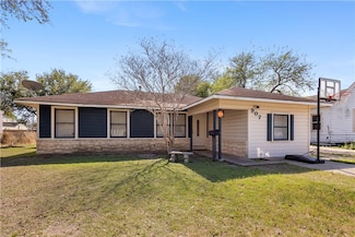 907 W Alice Ave, Kingsville, TX 78363