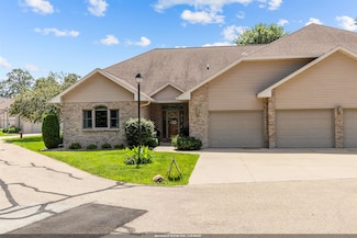 945 Brighton Dr Unit 3A, Menasha, WI 54952