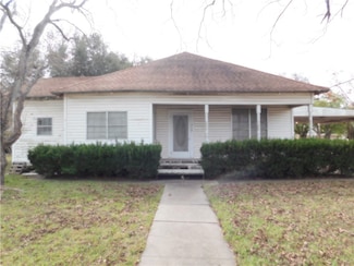 712 E 2nd St, Alice, TX 78332