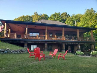 1565 Wildwood Harbor Rd, Boyne City, MI 49712