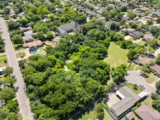 1 Ott Cir, Cockrell Hill, TX 75211