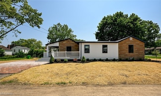 1319 Stratford St, Barberton, OH 44203