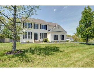 9 Blackstone Ln, South Grafton, MA 01560
