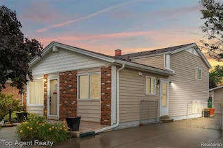 22123 Ridgeway St, Saint Clair Shores, MI 48080
