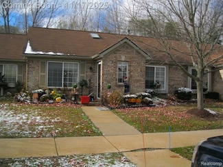 323 Countryside Ct Unit 26, Highland, MI 48357