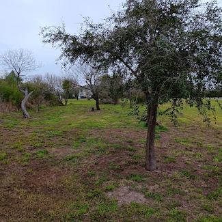 404 1st St, Bayside, TX 78340
