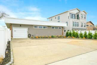 200 Block Ln, Island Park, NY 11558