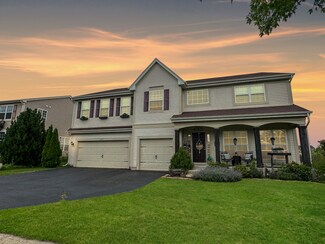 1071 Shoreline Dr, Pingree Grove, IL 60140