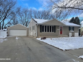 1341 3rd St NW, Watertown, SD 57201