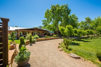 8533 Rio Grande Blvd NW, Los Ranchos, NM 87114