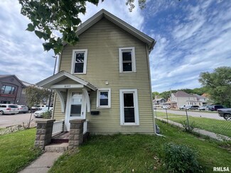 1002 W 5th St, Davenport, IA 52802
