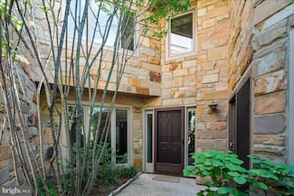 30 Morton Ct, Lawrence Township, NJ 08648