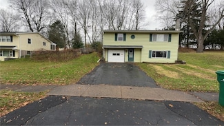 90 Caroline Dr, Rochester, NY 14624