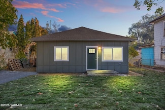 711 N 3rd St, Yakima, WA 98901