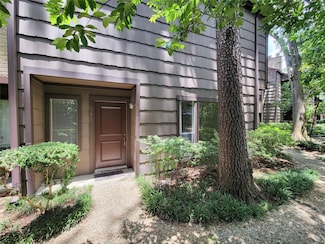 11711 Memorial Dr Unit 565, Houston, TX 77024