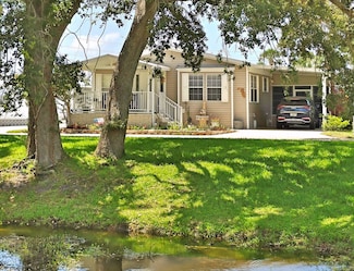 283 Lake Dr, Nokomis, FL 34275